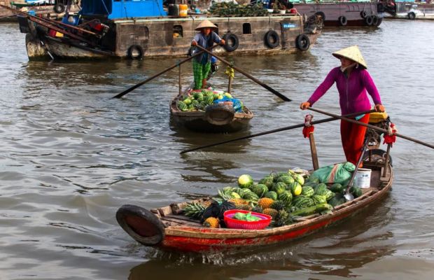 Fruit sellers at the Cai Be Floating Market